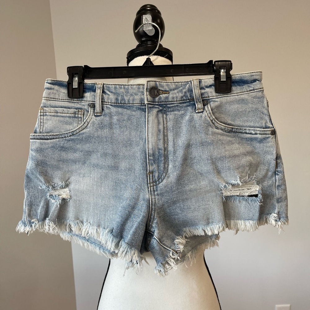 Kut from the Kloth size 4 fray raw hem denim jean shorts light wash festival
